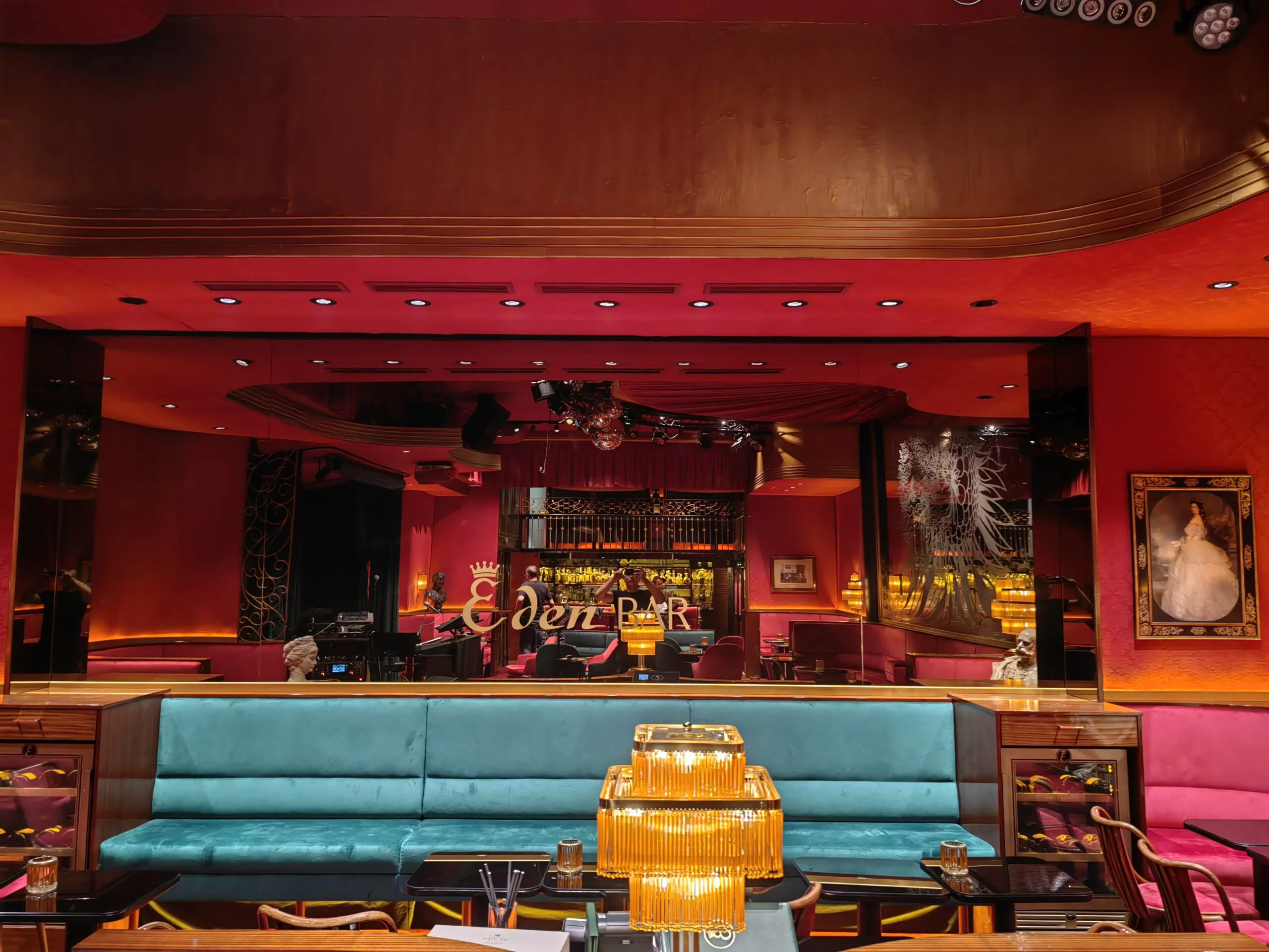 Glanzvolle Akzente im Eden Bar Wien